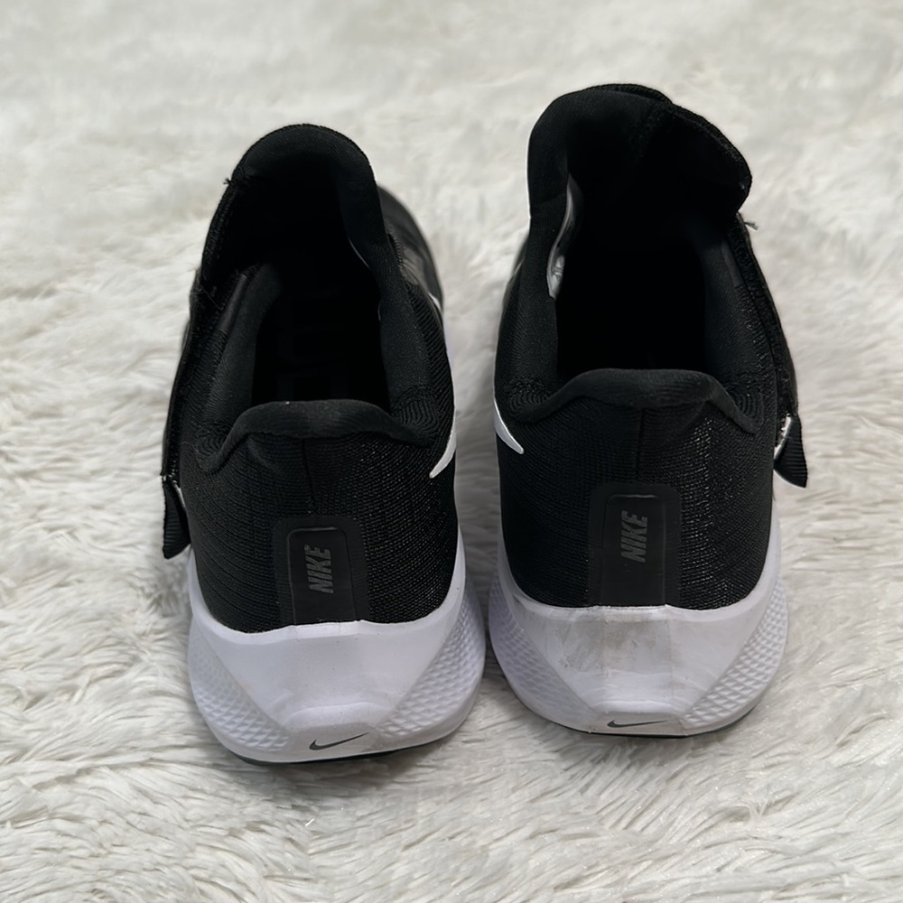 Nike Black and White Pegasus Flyease Athletic Shoes - Picture 4 of 7
